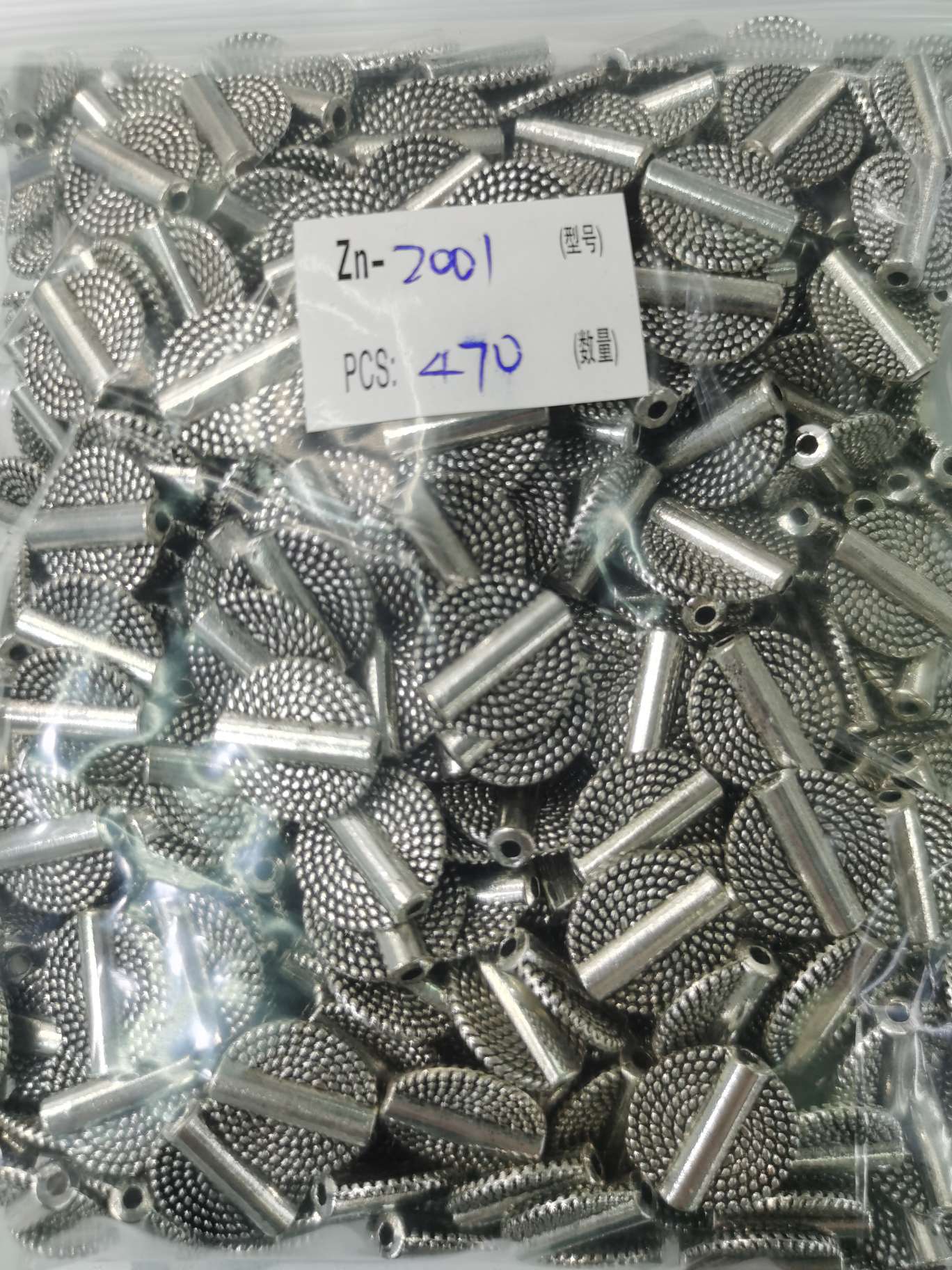 Jewelry accessories, jewelry accessories, fashionable, versatile, personalized and popular zinc alloy accessories Zn-2001 Application Scenario