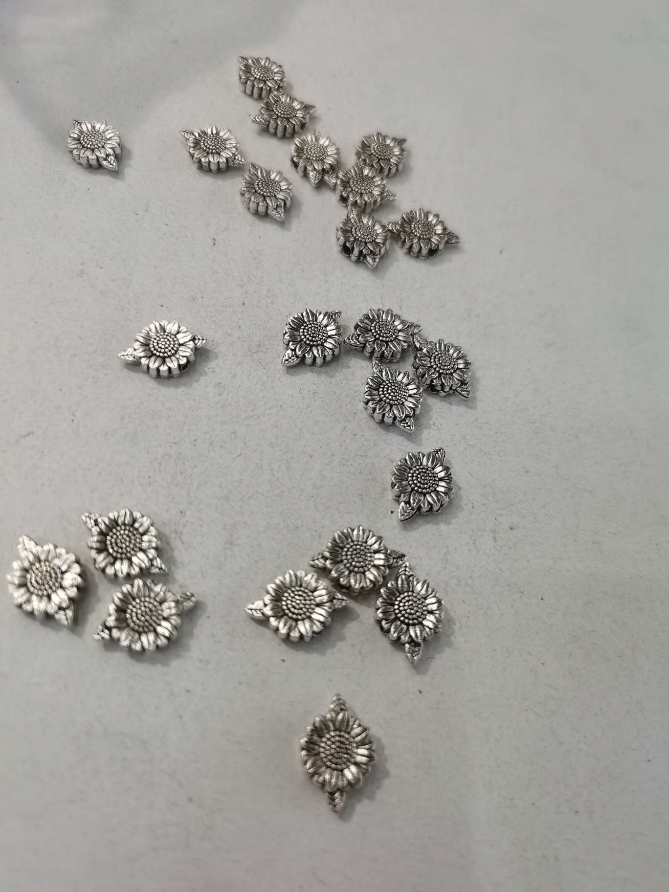 قطع غيار الزينة، قطع غيار الزينة الزنك سبائك الزنك ZN-2237. details Picture