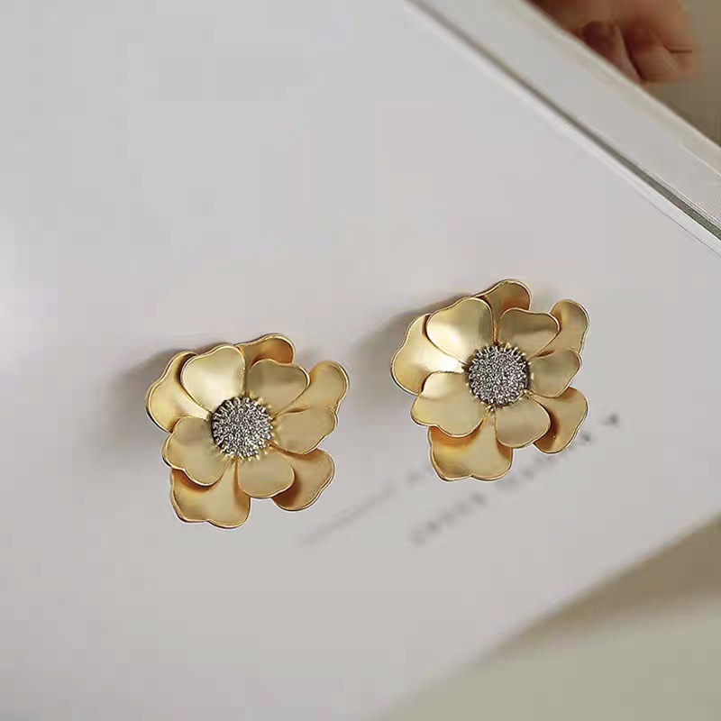 Exquisite double-layer flowers to set the temperament of the girl party essential earrings