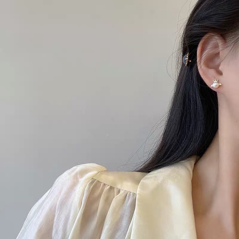 Original design of fashionable and trendy little angel earrings, the same style as those worn by celebrities Application Scenario