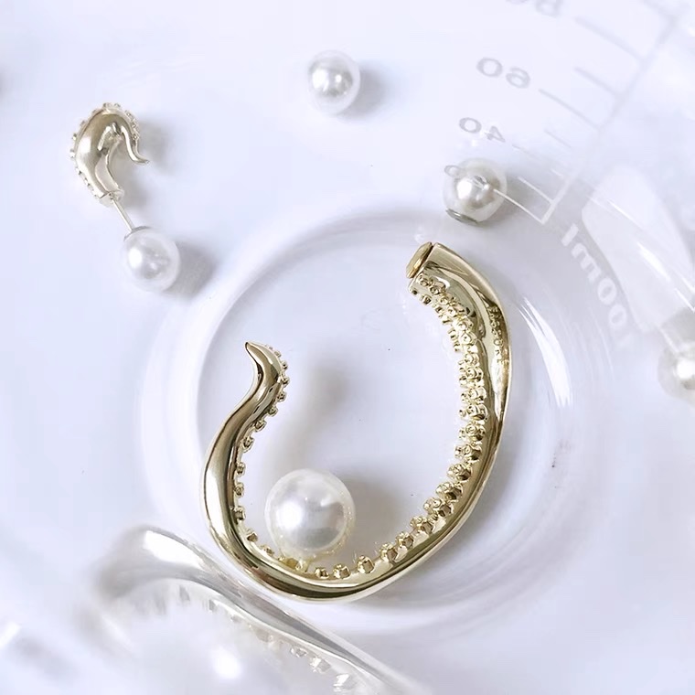 Pearl earrings 4 Star shell long earrings, retro, exquisite, high-end and elegant, with zirconium earrings details Picture