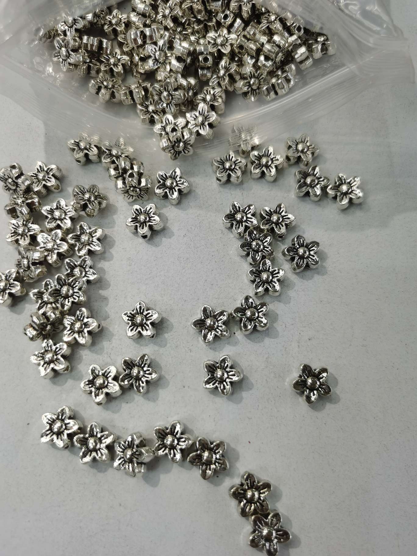 Zinc alloy Zn-2221 for jewelry accessories Application Scenario
