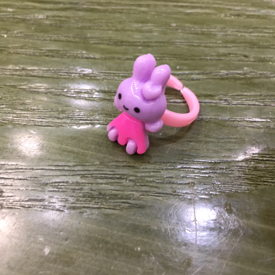 1561  紫粉玫色戒指 爱囡02玫红花裙点缀儿童戒指可爱大方儿童清新甜美时尚潮流百搭突显个性可爱大方儿童清新甜美戒