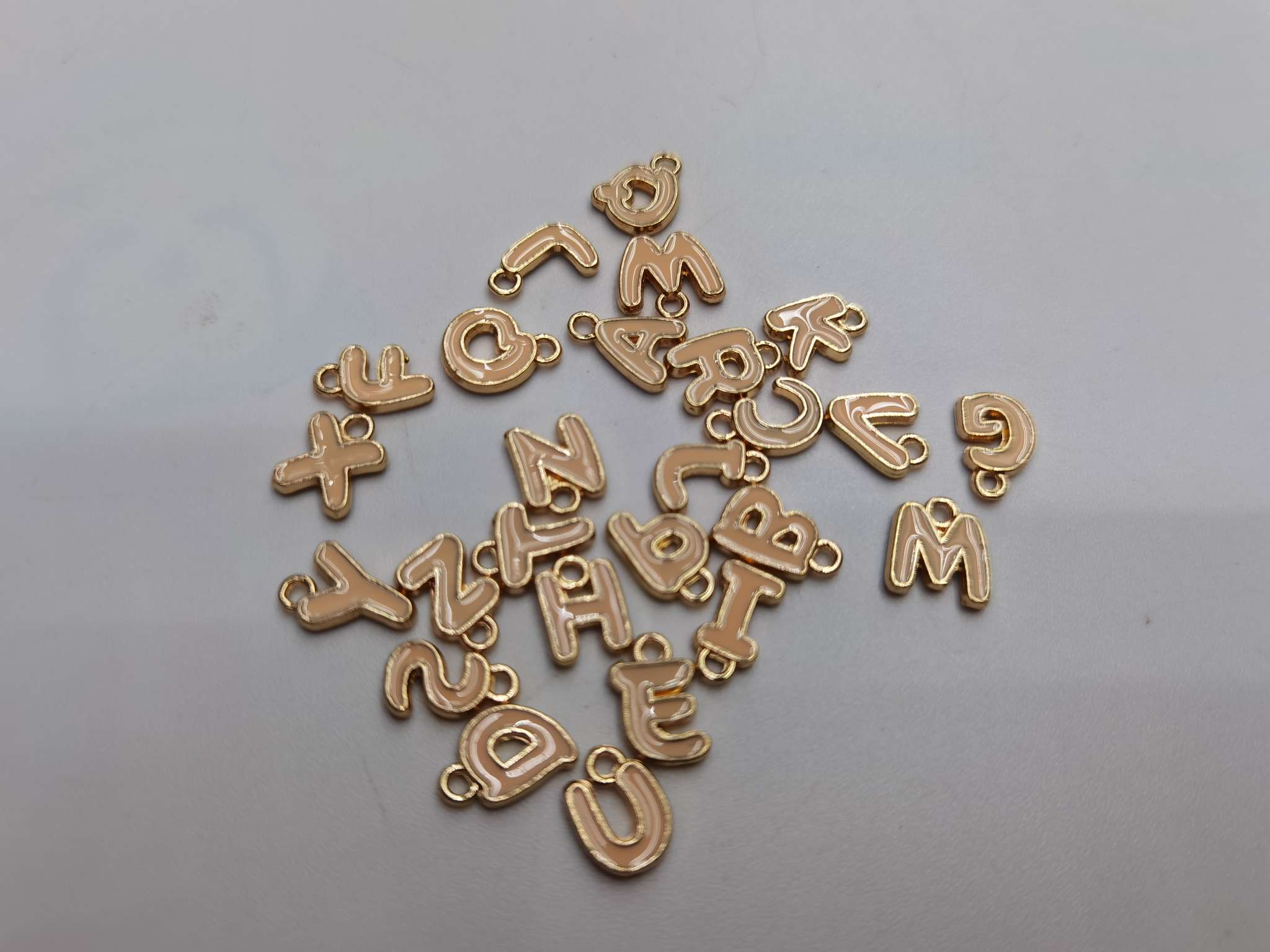 Orange letter pendant Application Scenario