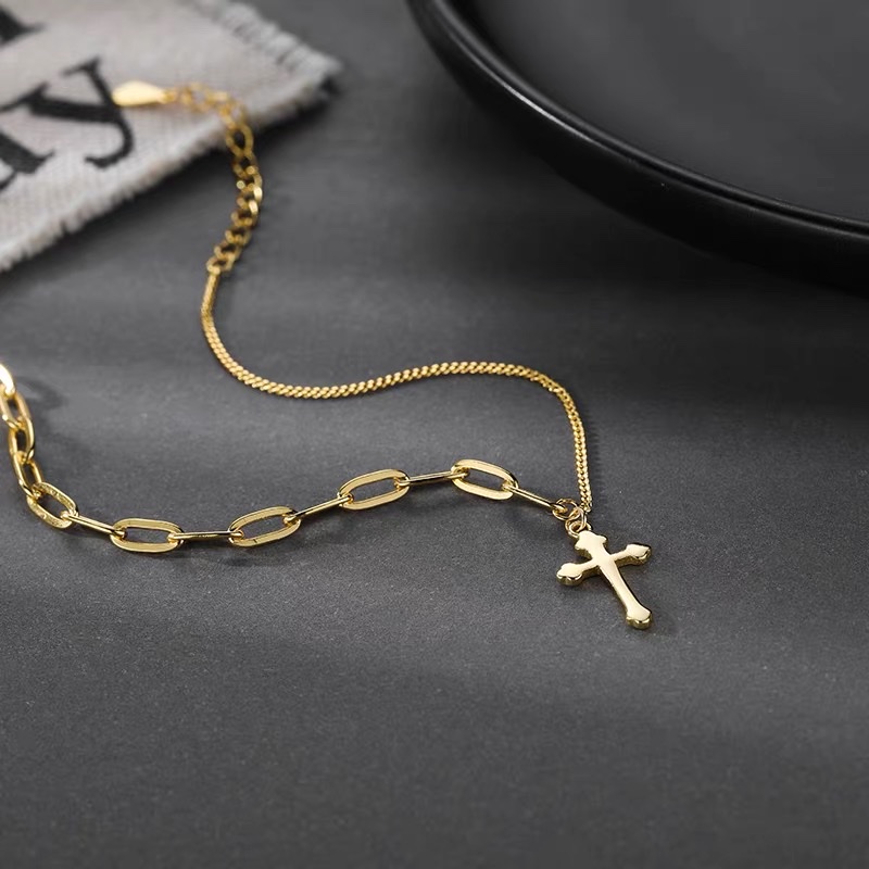 The cross bracelet is a niche design for girls, simple and elegant Specification image