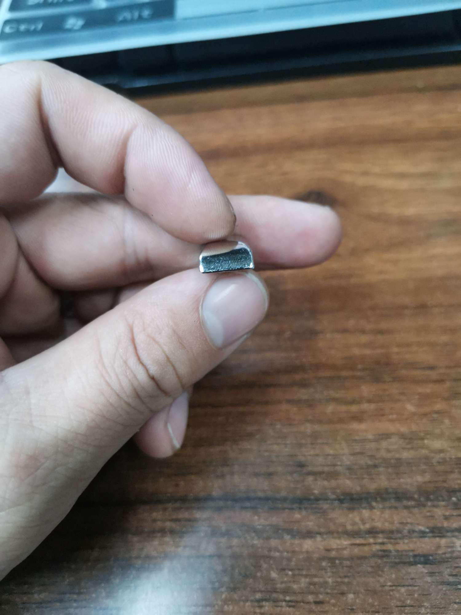 ويُرحَّب بالمبيعات المباشرة من جانب المصنعين، وببيع جميع مشبك السبائك في الجملة، بجميع الألوان والتنوع. details Picture