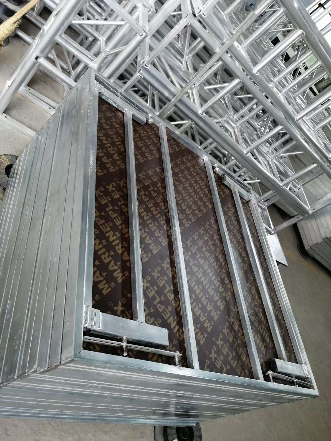 Trussed Lighting Source Factory Stage Application Scenario