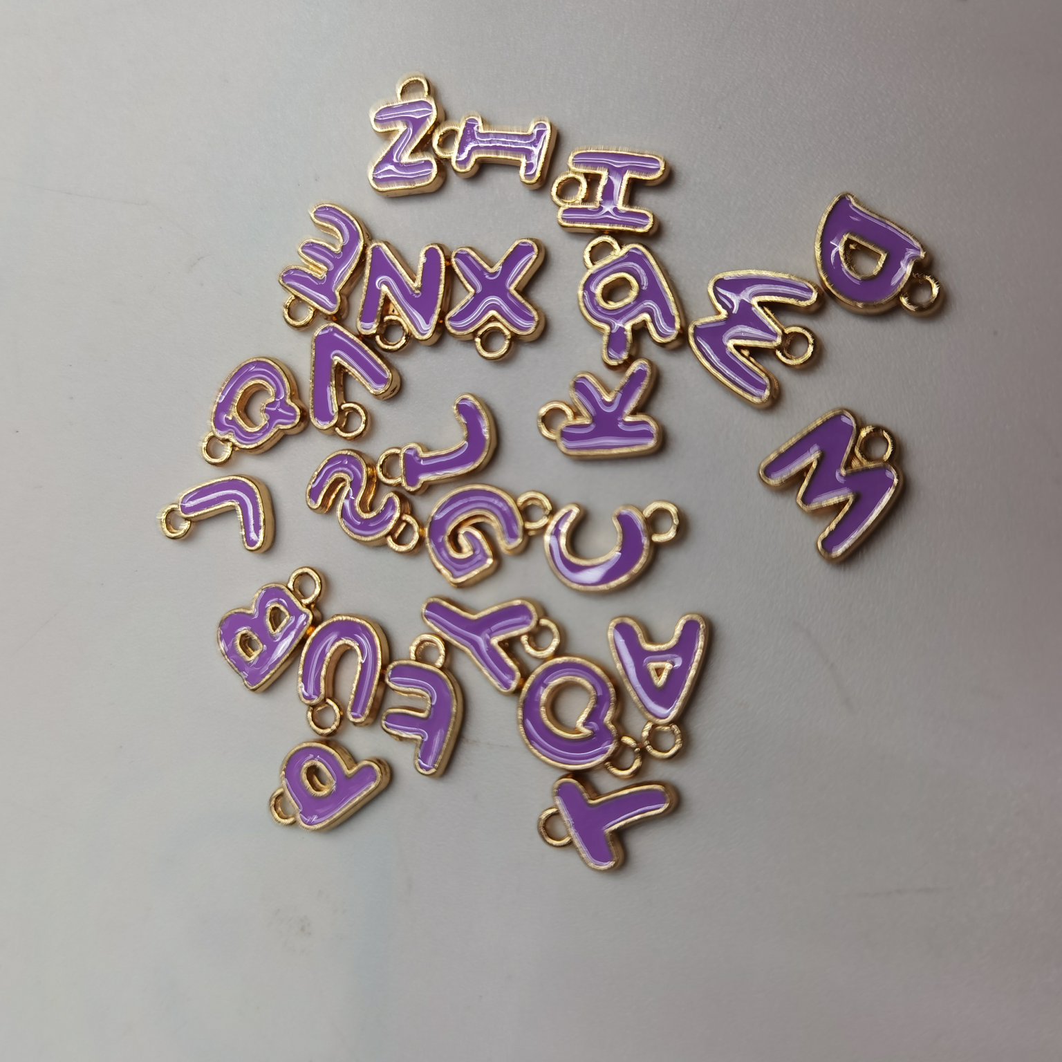 紫色字母挂件