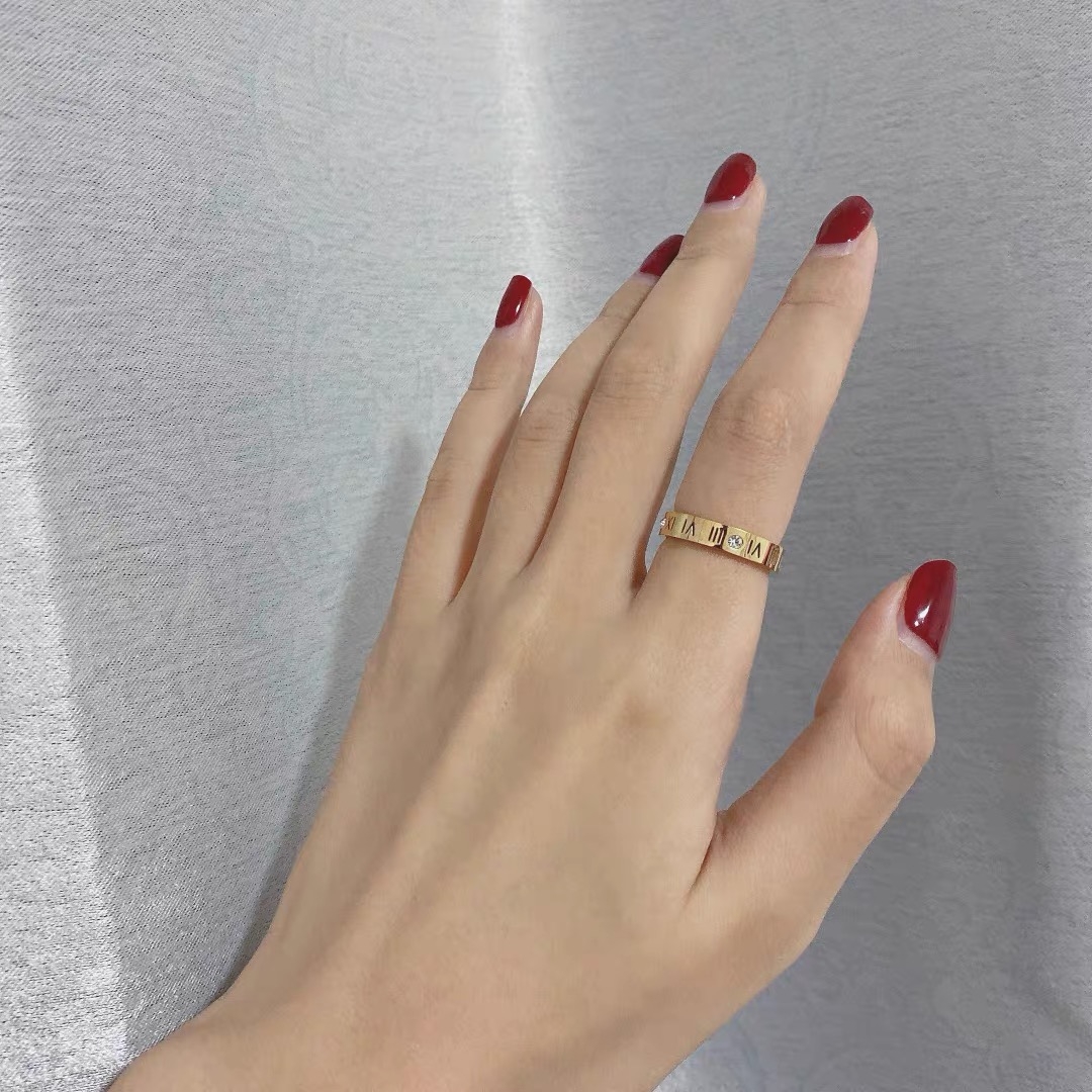 A cold and elegant French Roman digital 18K gold mother diamond plain ring couple index finger joint ring, a popular Internet celebrity
