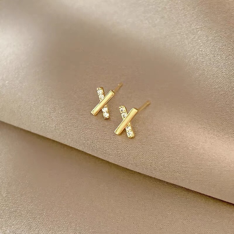 Small fresh classic fashion trend all girls Korean version small X stud earrings
