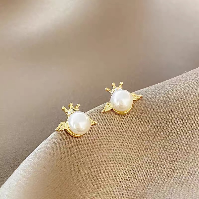 Original design of fashionable and trendy little angel earrings, the same style as those worn by celebrities Specification image