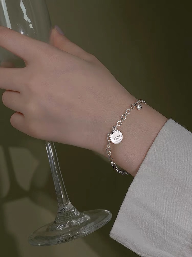 Round brand bracelet, a niche design, is simple and elegant for girls Specification image