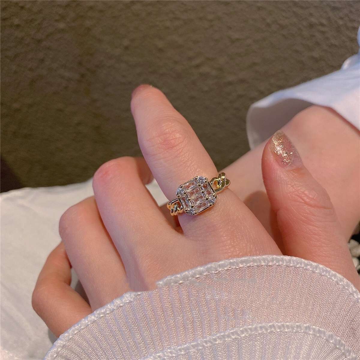 Flash to Tears A zirconium diamond ring, square diamond ring, Mosang, high-end and versatile Specification image