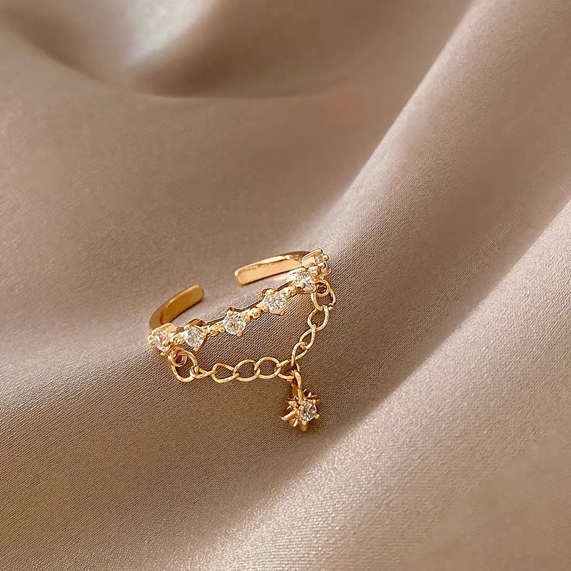 A Korean-style, compact, simple, elegant and luxurious ring that is a must-have for trendsetters Item Picture