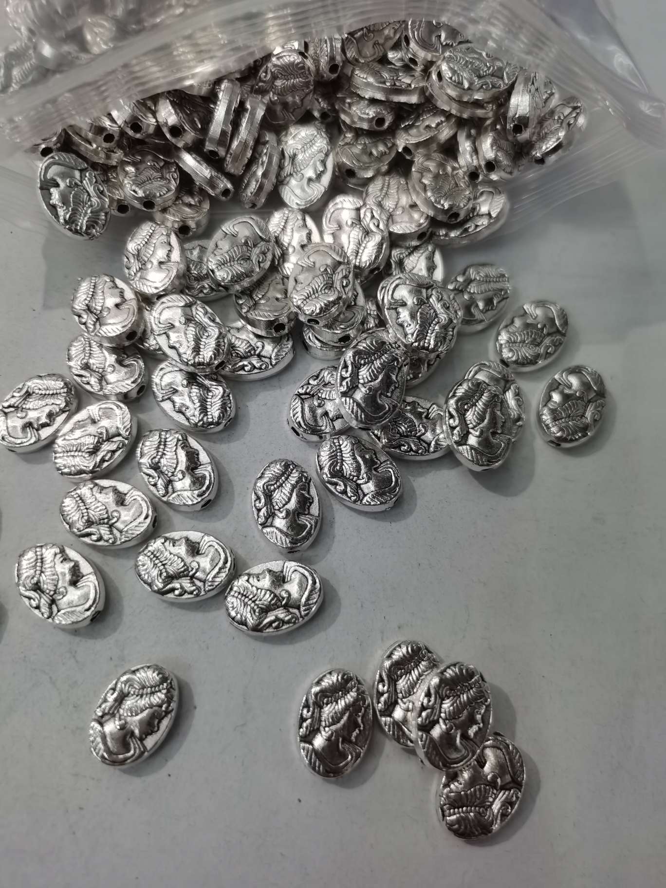 Jewelry accessories, fashionable, versatile, personalized and popular alloy accessories Application Scenario