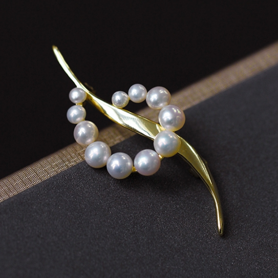 Brooch 207