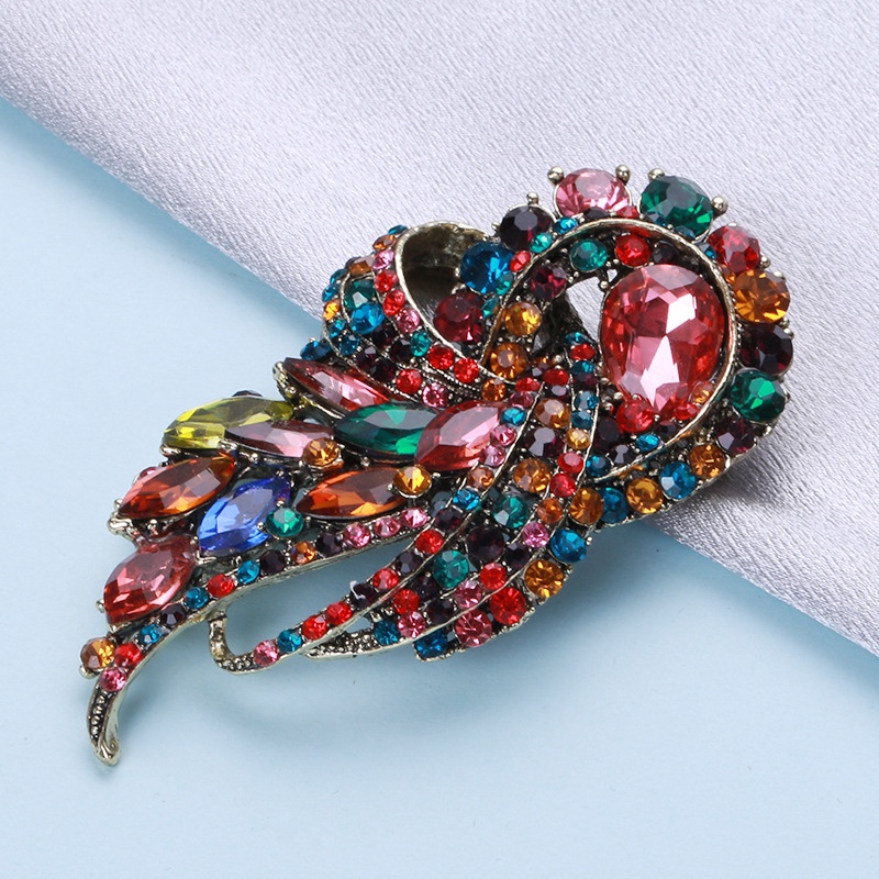 New crystal flash diamond brooch women's neckline rhinodiamond exaggerated luxury Korean woolen coat corsage