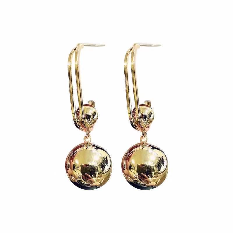 Dingxin Jewelry Earrings 911897, a popular new product in foreign trade, offers fashionable metal earrings with a European and American style. Wholesale supply from the manufacturer Application Scenario