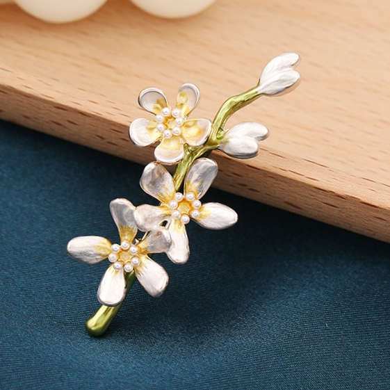 Brooch 215