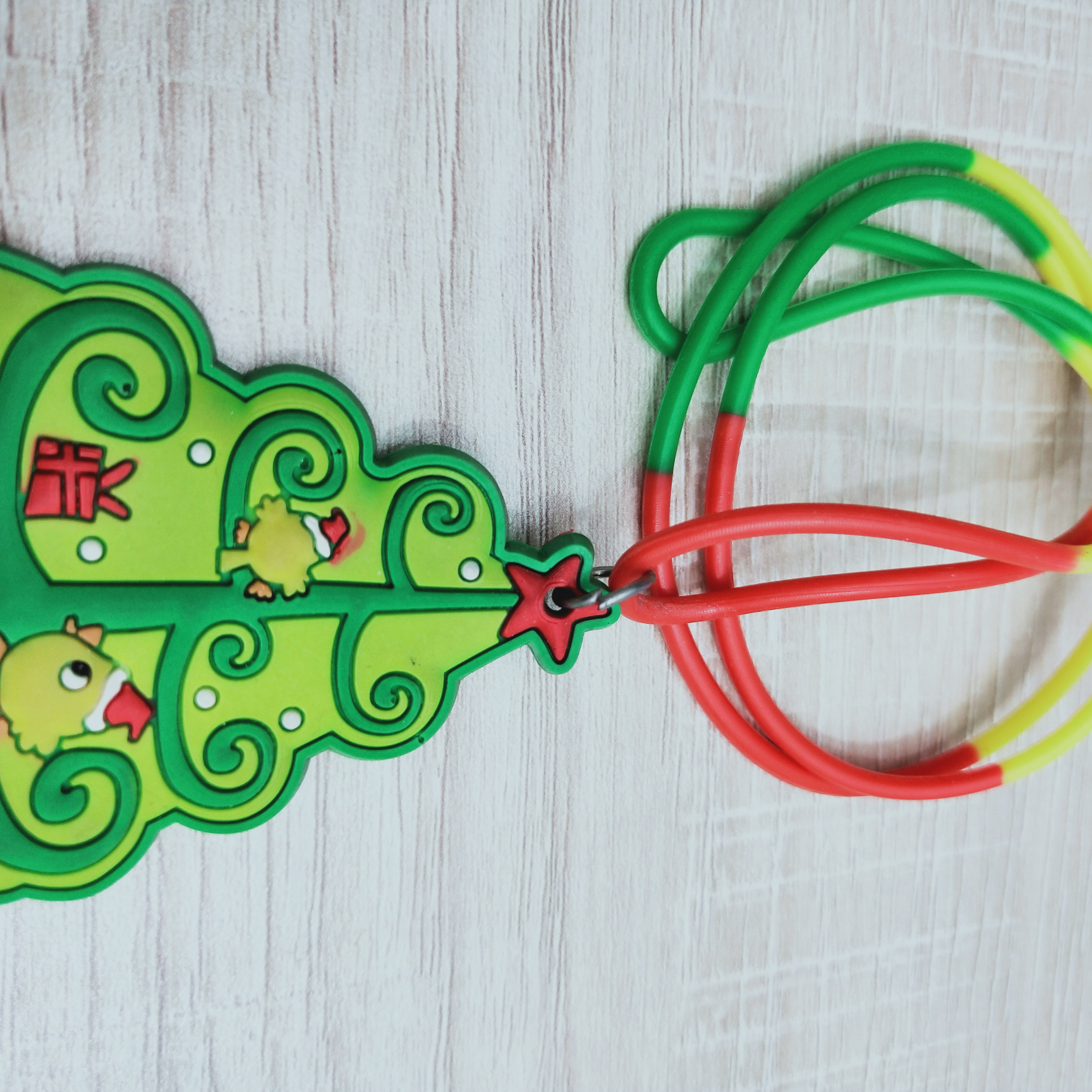 华宇饰品:外贸热销红黄绿混彩色硅胶卡通图片吊坠项链017