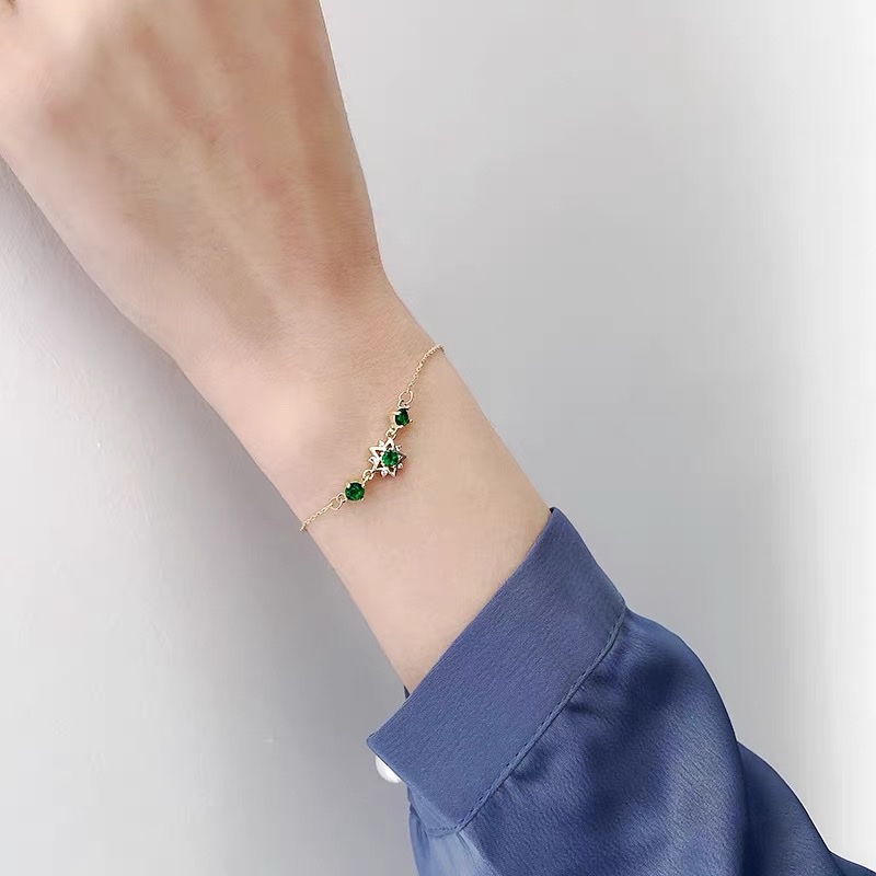 This is a simple and fresh style bracelet that is elegant, noble and cold, the same as that of a goddess Item Picture