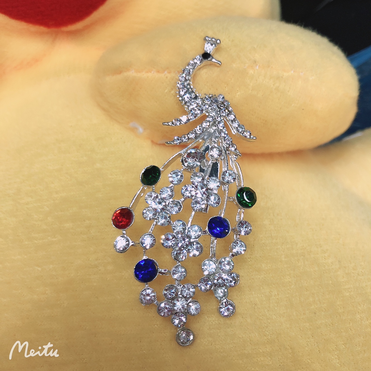 银色羽毛混彩孔雀胸针