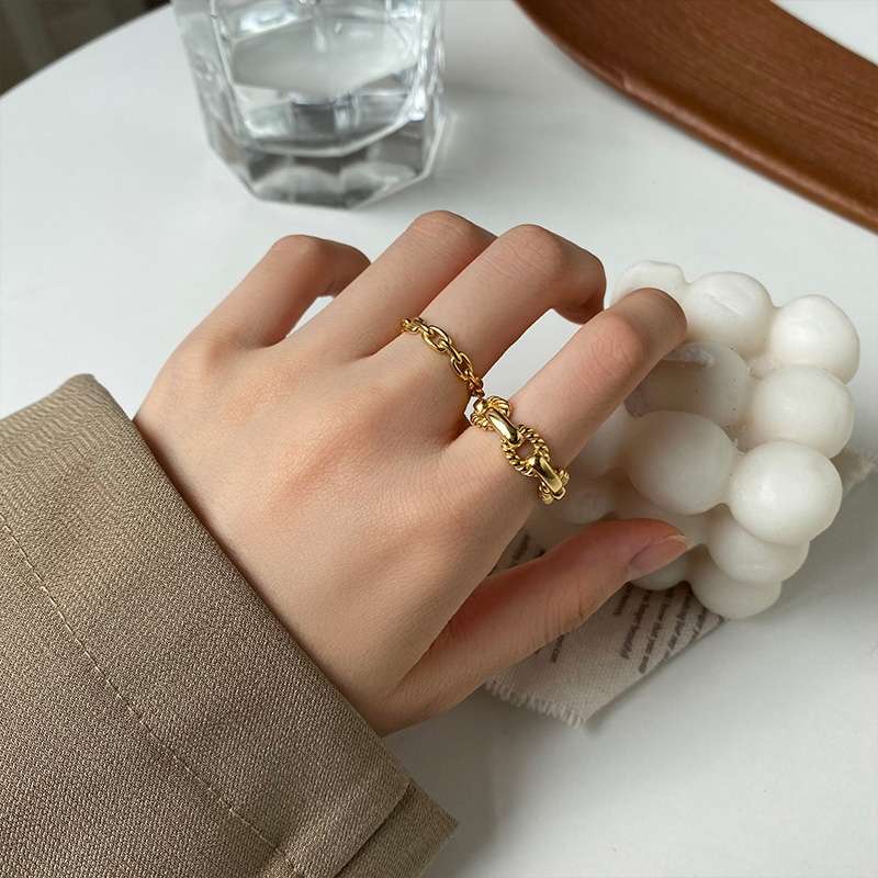 Retro gold ring, a niche design for women, fashionable and individual, trendy on Instagram, an open ring with a simple and cold style details Picture