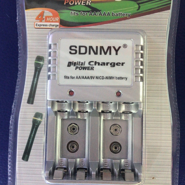 充电器，可充AA，AAA，9V，的充电电池