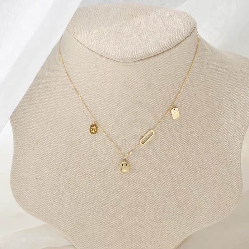 A simple and lucky smiling sweater chain for autumn and winter, a versatile necklace made of Jieya steel details Picture