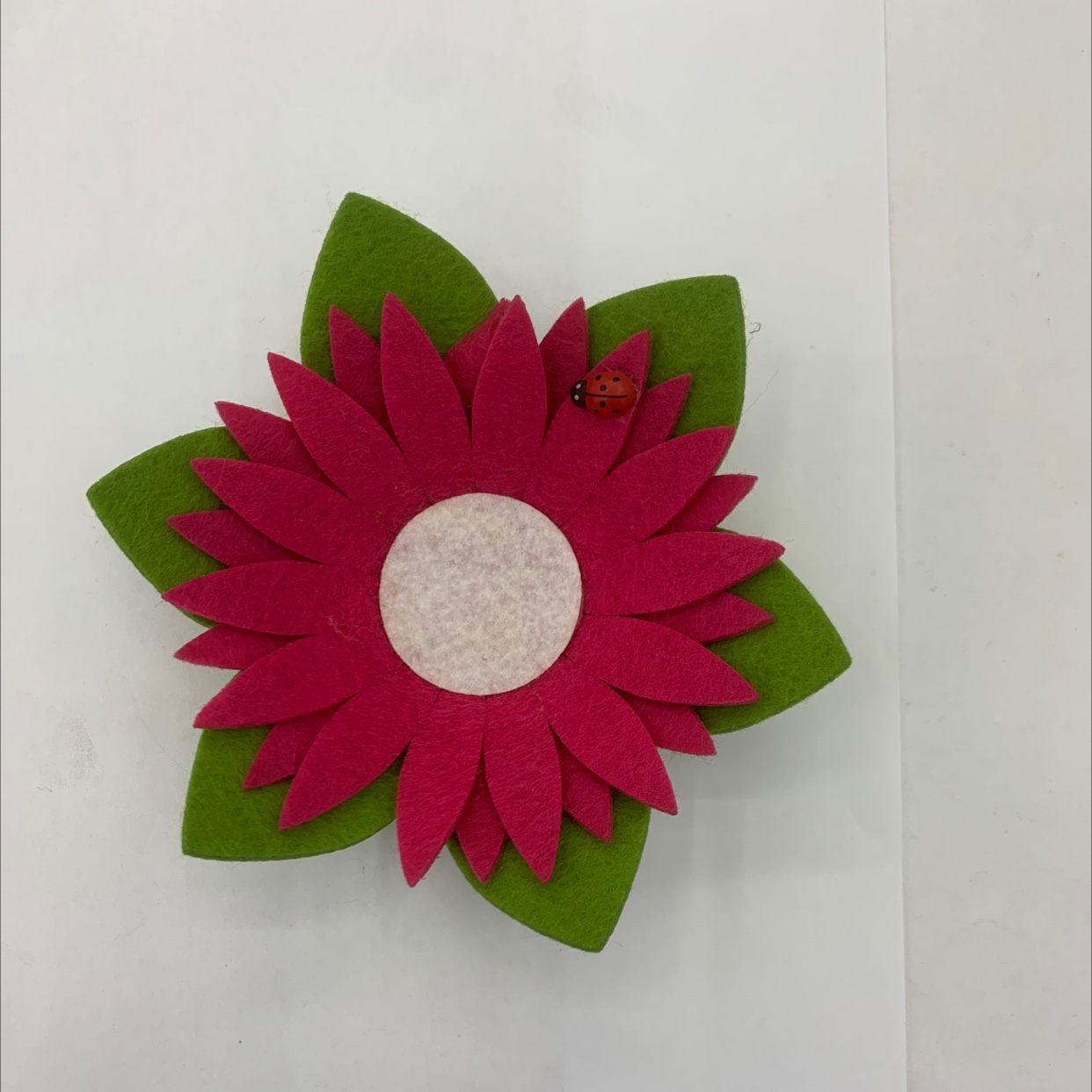 Small sunflower plate, non-woven felt fabric, ladybug rose red detail image 1