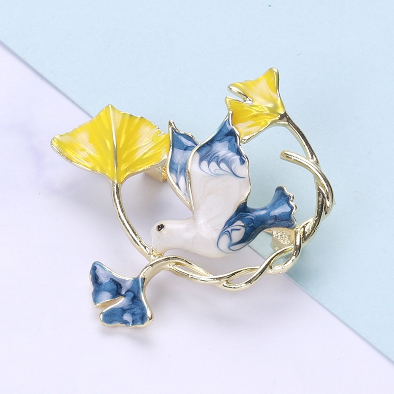 Peace dove brooch female Instagram trendy personality temperament coat cardigan corsage Korean fashion pin matching