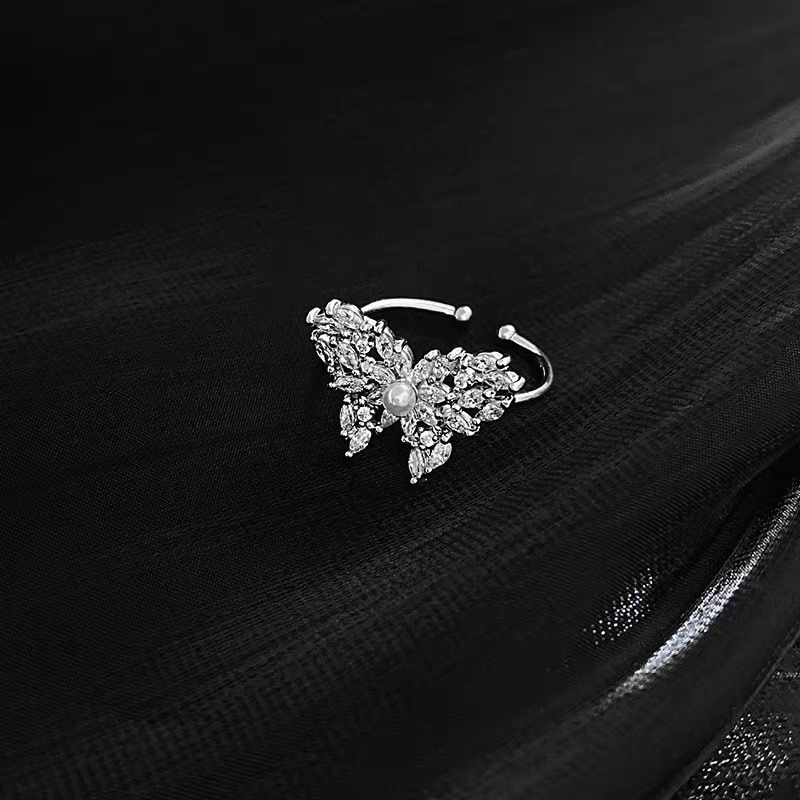 A new trendy, exquisite, simple and cold style ring with a fashionable and elegant look, the same as that of Internet celebrities Item Picture