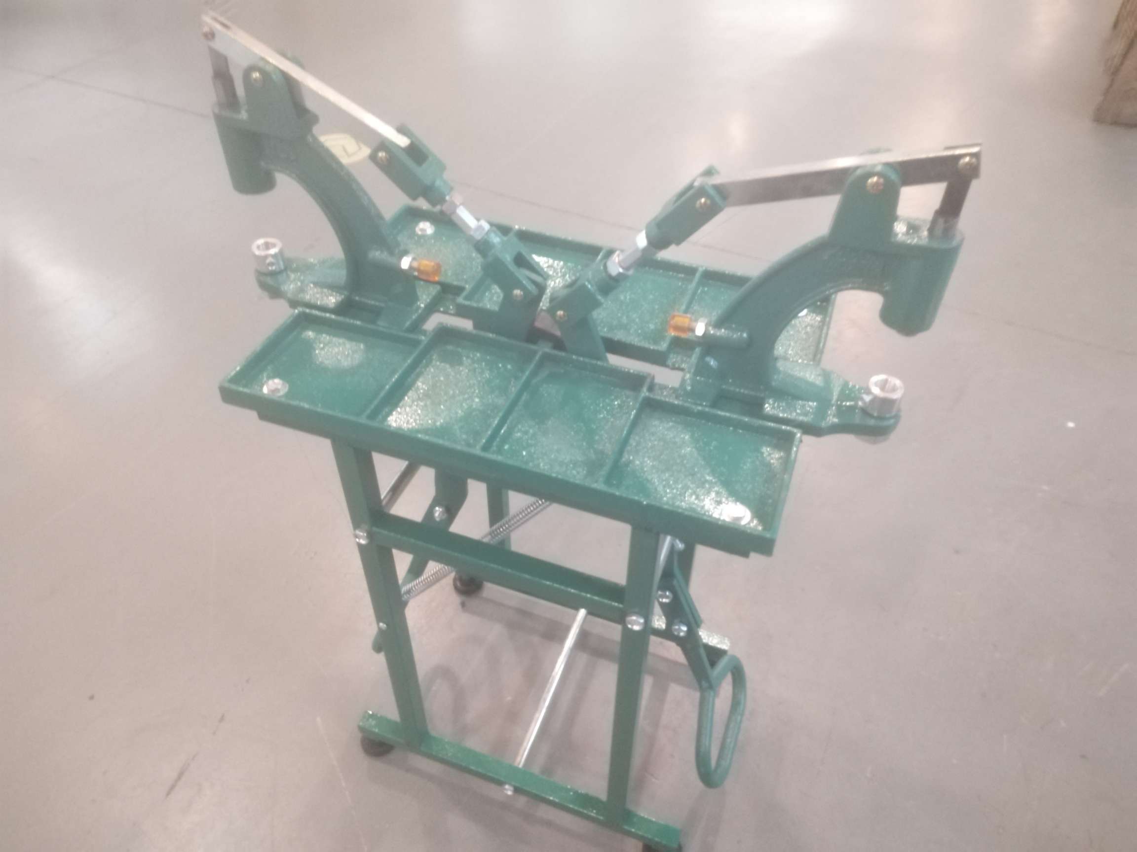 Double-person foot pedal button press Application Scenario