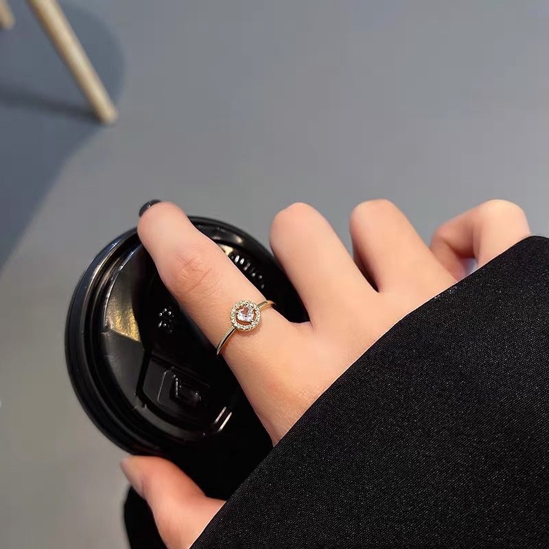 Summer edition niche design, fresh, fashionable, simple and classic style ring. Item Picture