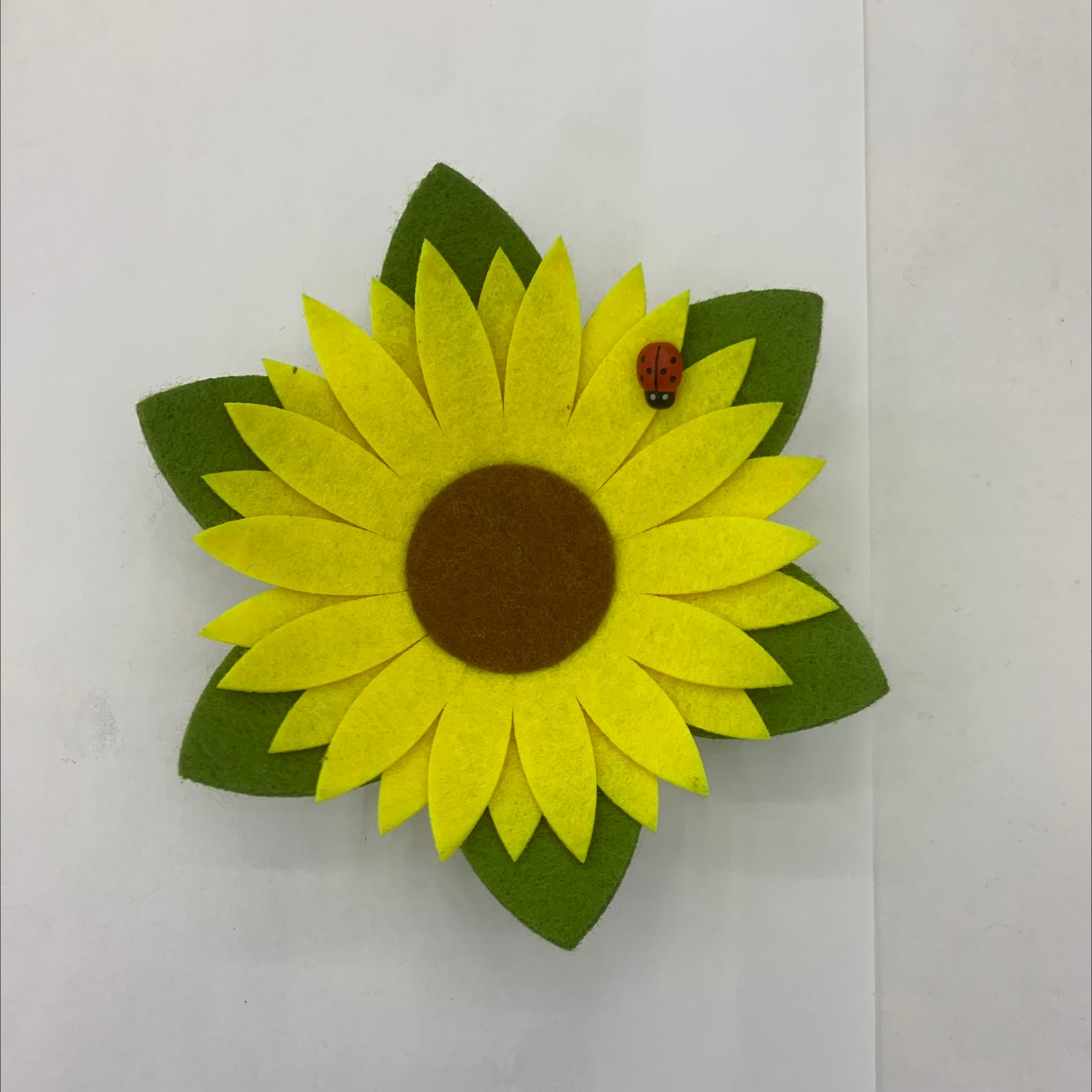 Small sunflower plate non-woven fabric felt cloth with ladybug yellow