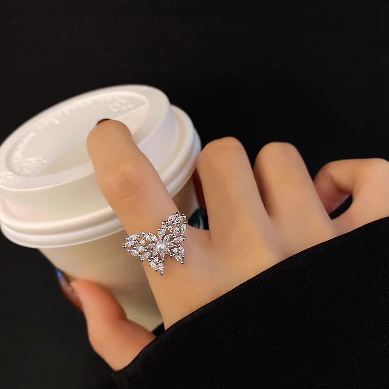 A new trendy, exquisite, simple and cold style ring with a fashionable and elegant look, the same as that of Internet celebrities Application Scenario