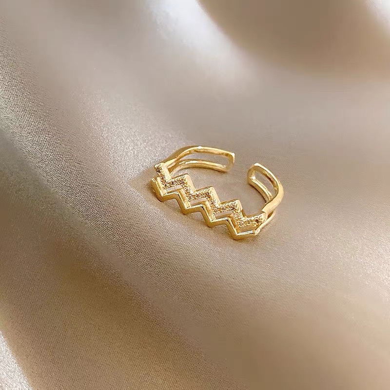 A stylish, sweet, cute, elegant and versatile cold style ring for a sophisticated socialite Item Picture
