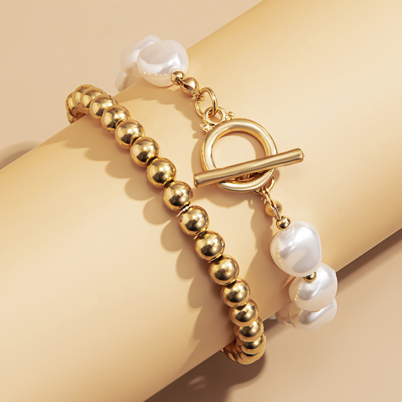 OT buckle Baroque pearl bead two-piece bracelet set, stacked and worn, simple and handcrafted gift for two best friends Application Scenario
