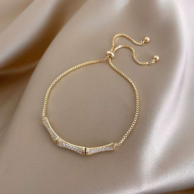 Zircon bamboo joint bracelet, a unique and simple design for women on Instagram, is a student best friend bracelet with a touch of elegance and is a popular online accessory Application Scenario