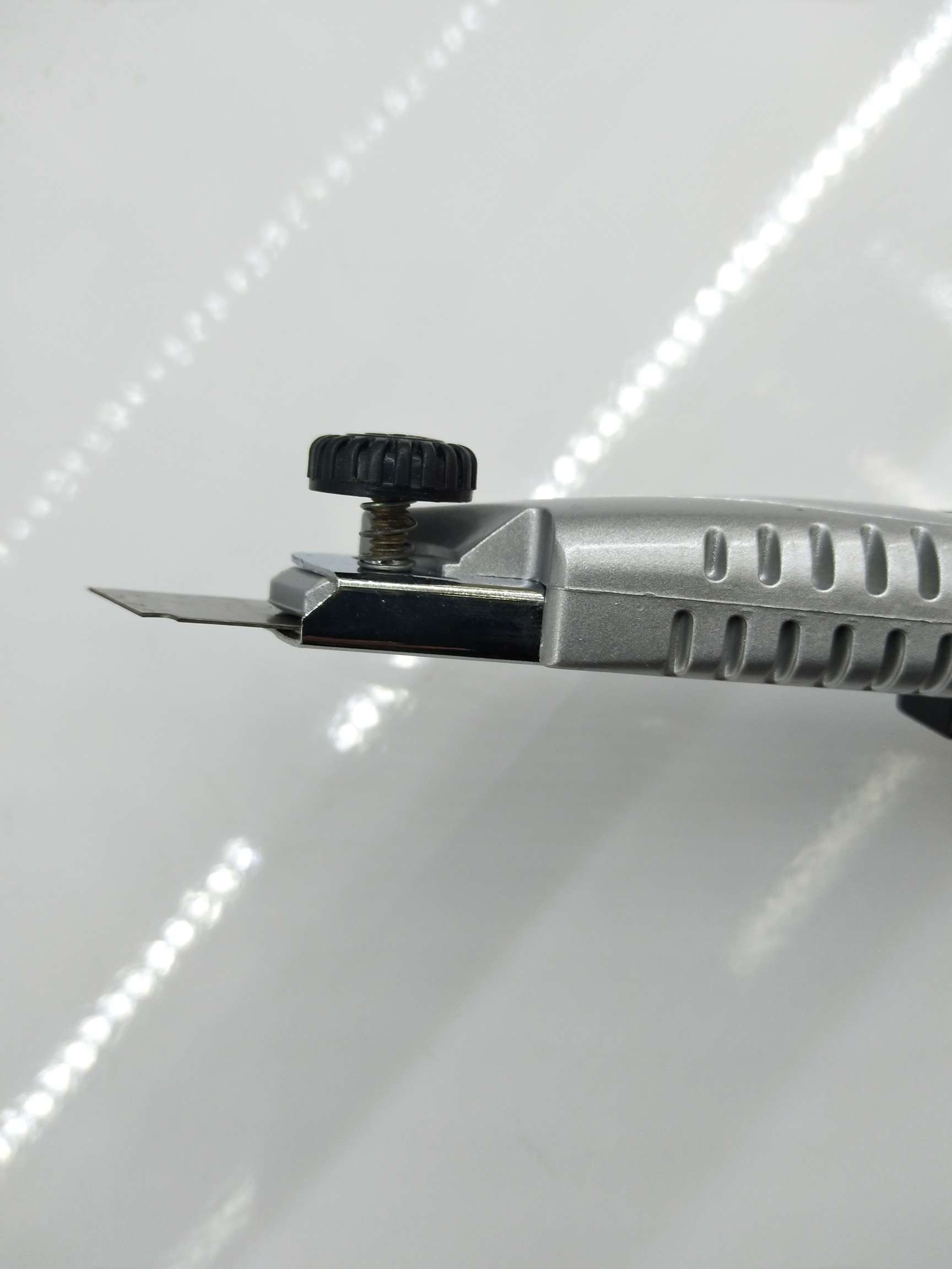 Utility knives, paper cutting knives, woodworking knives, tool knives, knife hardware, hardware tool knives Application Scenario