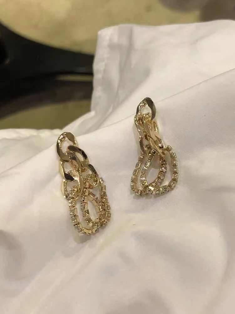 Dingxin Jewelry Earrings 911897, a popular new product in foreign trade, offers fashionable metal earrings with a European and American style. Wholesale supply from the manufacturer Specification image