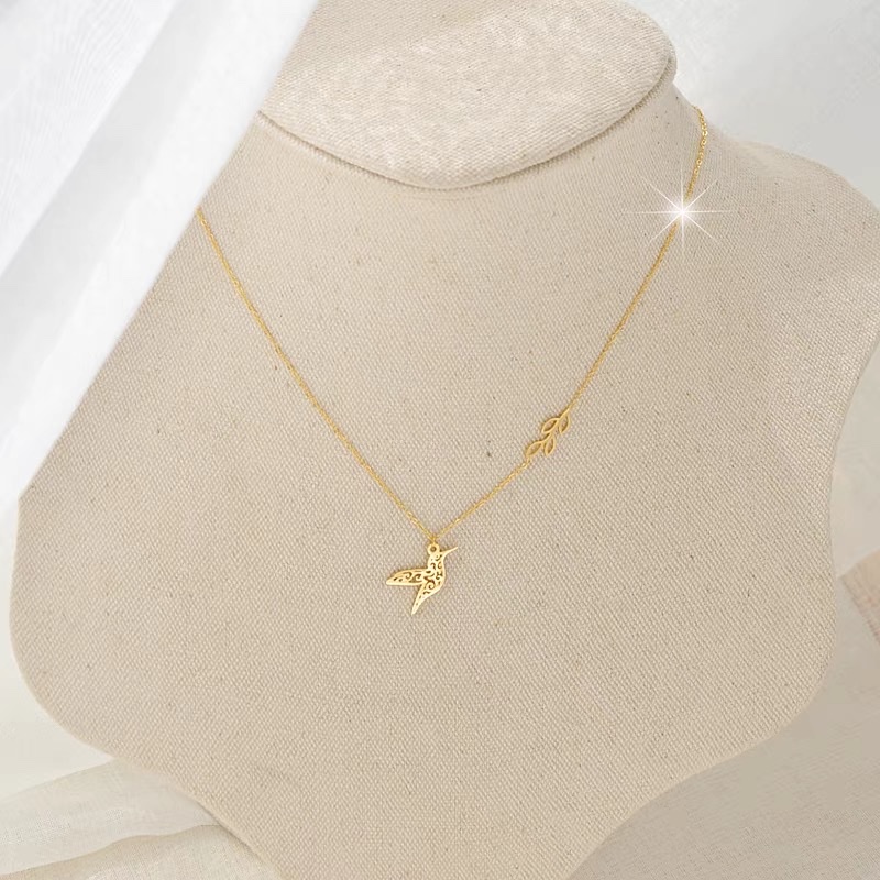 Light luxury bird necklace for women's niche autumn and winter simple collarbone chain new titanium gold detail image 2