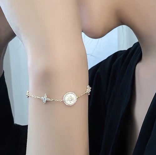 A new Korean-style fashionable and versatile bracelet with a simple and fresh design Specification image