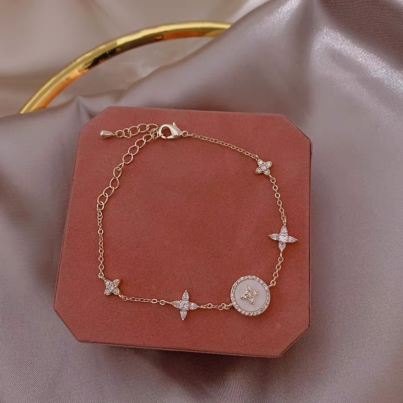 Elegant, exquisite, high-end, classic, fashionable and trendy, versatile, the same style bracelet for goddesses Item Picture