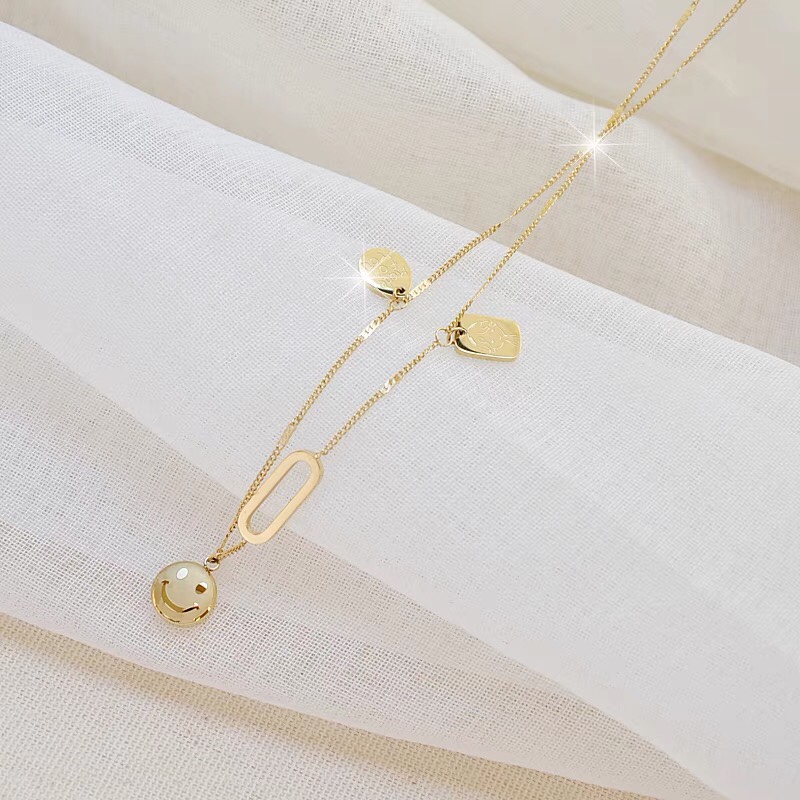 A simple and lucky smiling sweater chain for autumn and winter, a versatile necklace made of Jieya steel