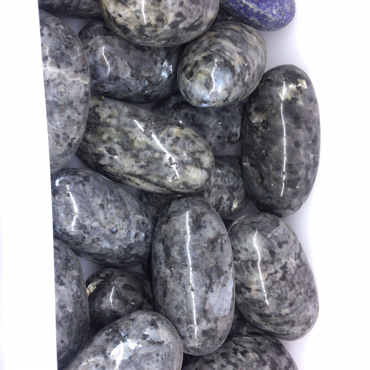 Polishing of feldspar