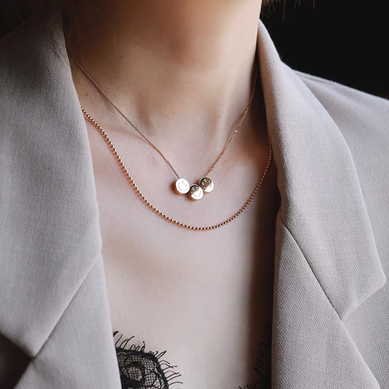 Simple double-layer smiling face necklace, women's collarbone chain, light luxury and niche accessories, Jieya steel jewelry detail image 3