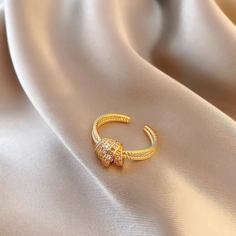 Big brands in Europe and the United States new Korean version of fashion all the trend of personality rings