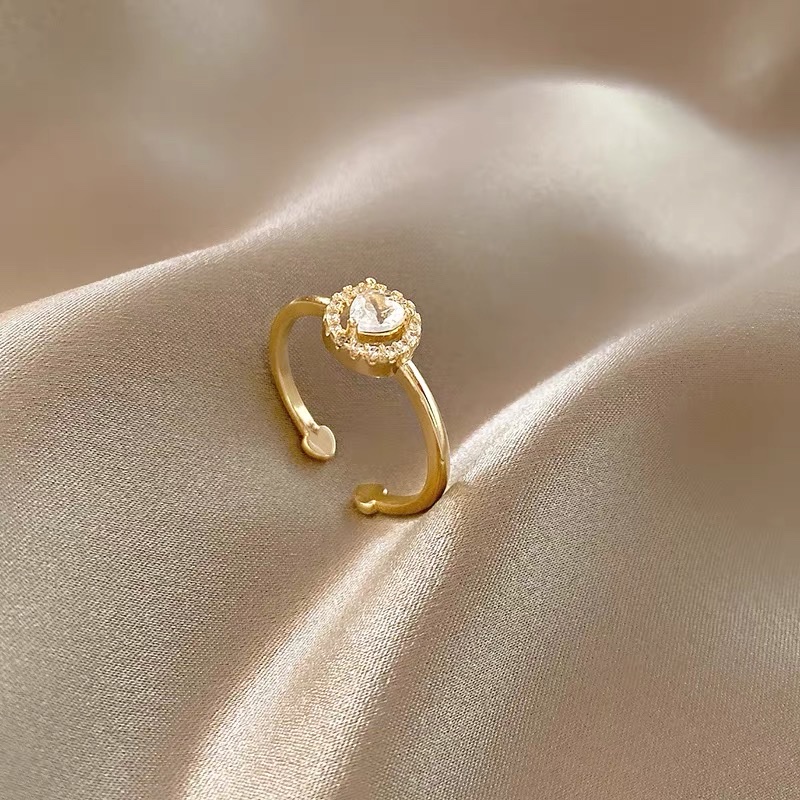 Summer edition niche design, fresh, fashionable, simple and classic style ring. Application Scenario