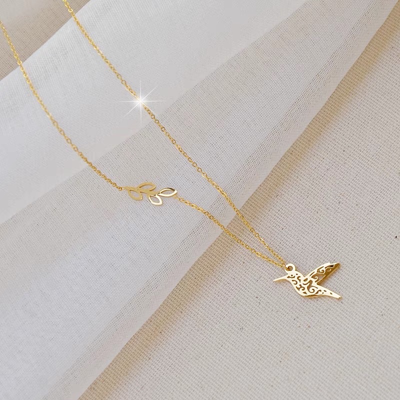 Light luxury bird necklace for women's niche autumn and winter simple collarbone chain new titanium gold detail image 1